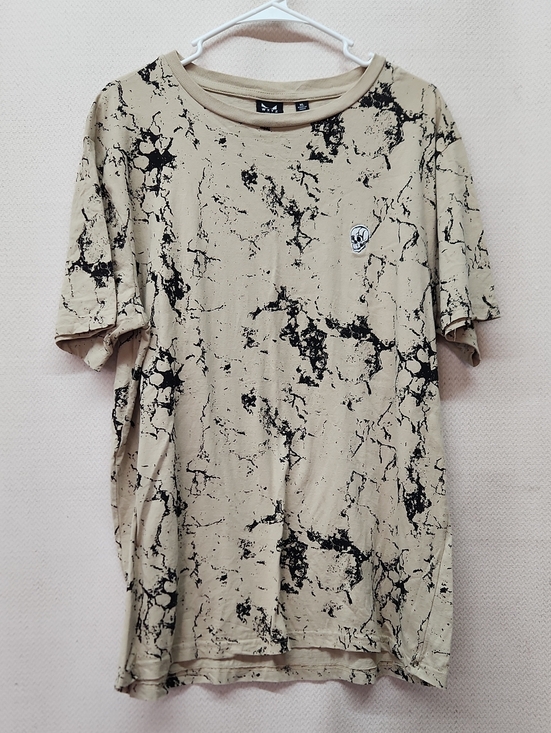 Wxyz Other - Beige Marble-Print Short Sleeve Tee with Skull Patch